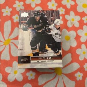 Upper Deck NHL Hockey 2012-13 Series 1 Official Collectible Base Cards Set 116